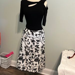 Principe size 6 linen embroidered skirt